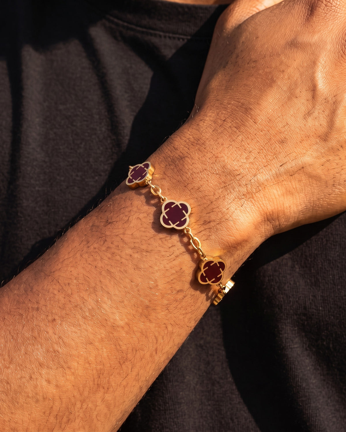 Clover Link Bracelet 16mm Red & Gold worn