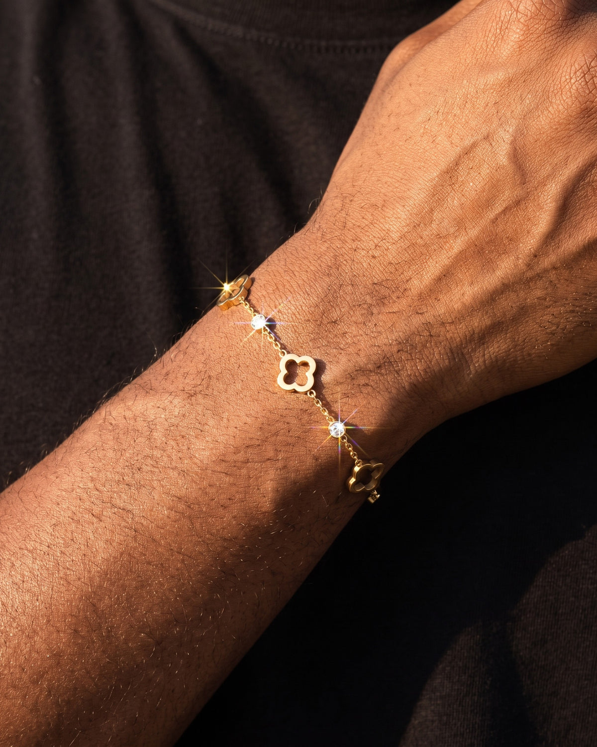 Clover Bracelet 10mm Gold worn