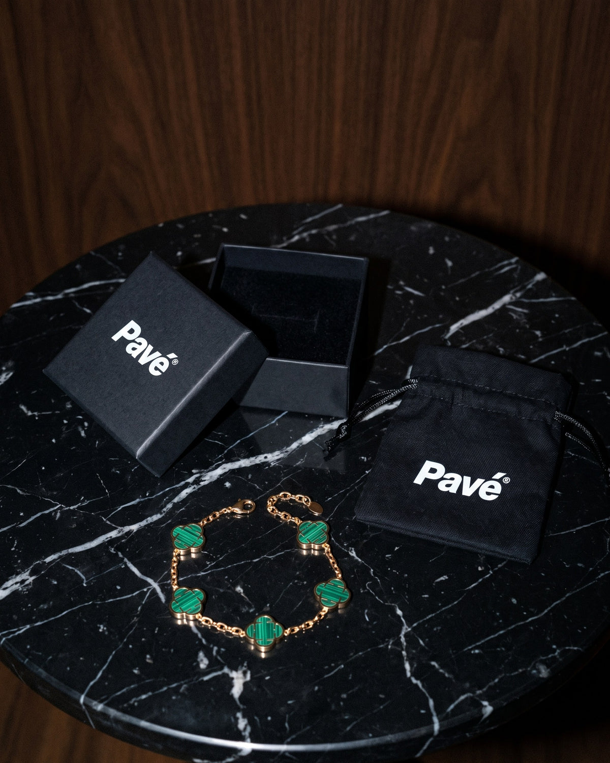 Clover Link Bracelet 16mm Green & Gold packaging