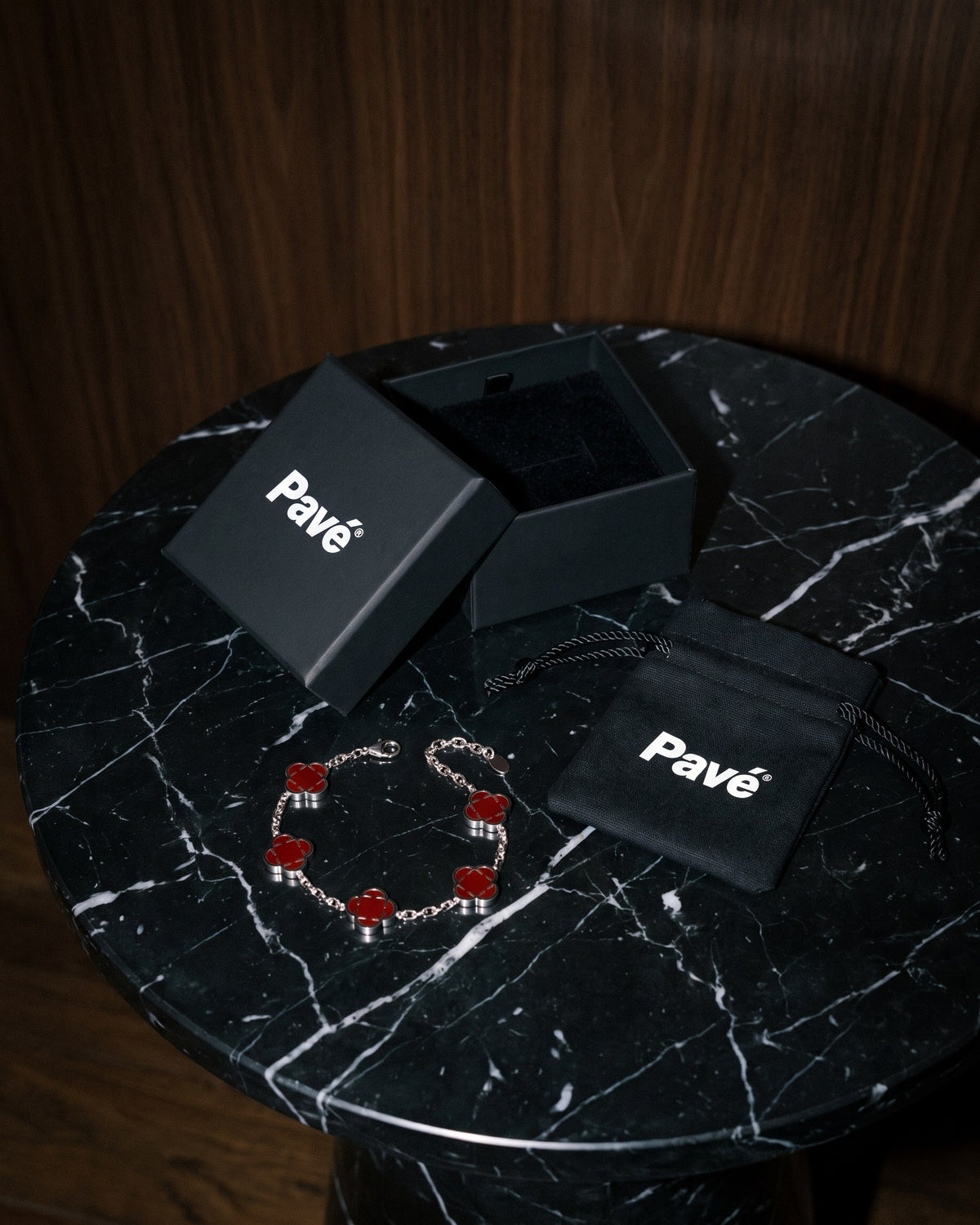 Clover Link Bracelet 16mm Red & Silver packaging
