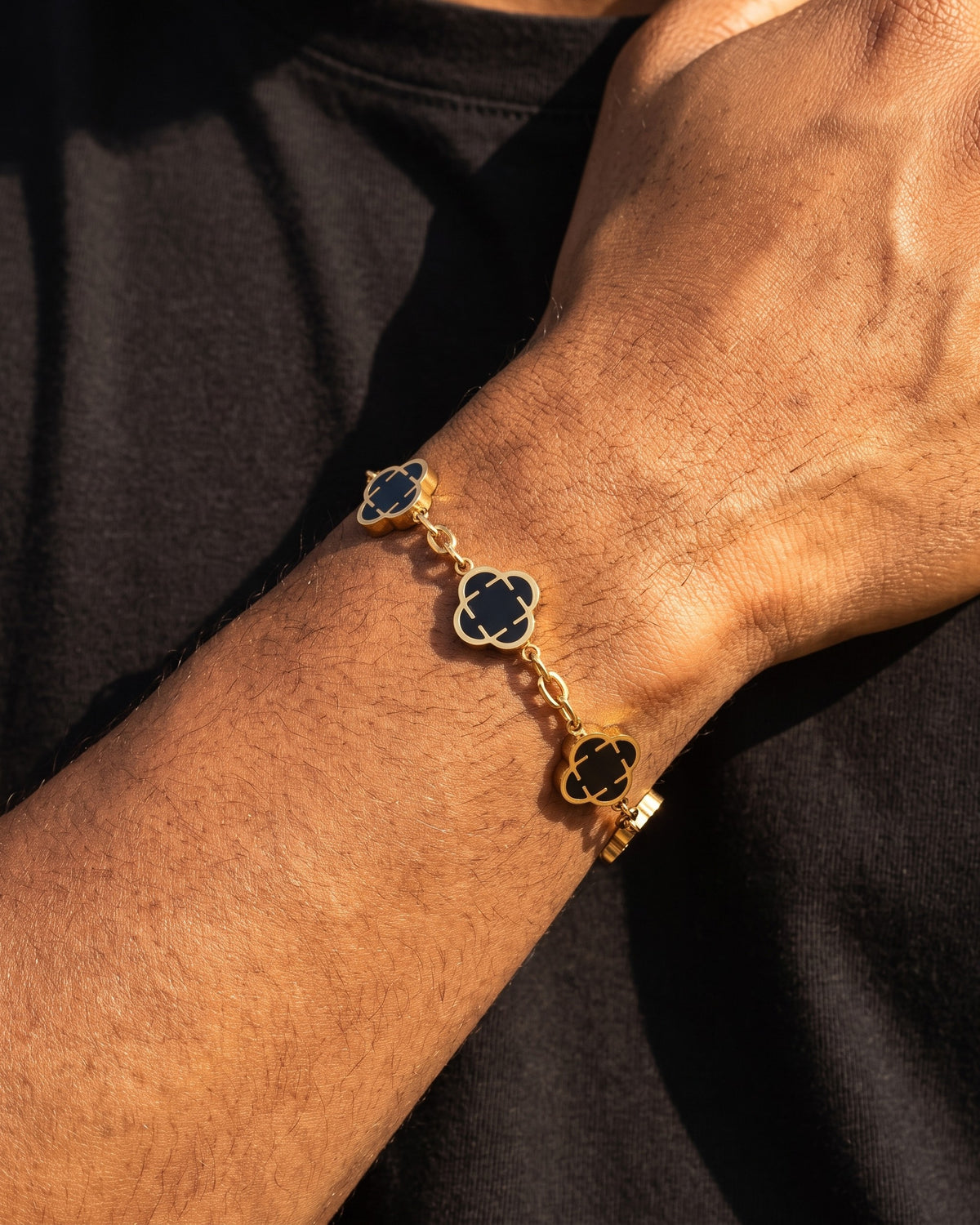 Clover Link Bracelet 16mm Black & Gold worn