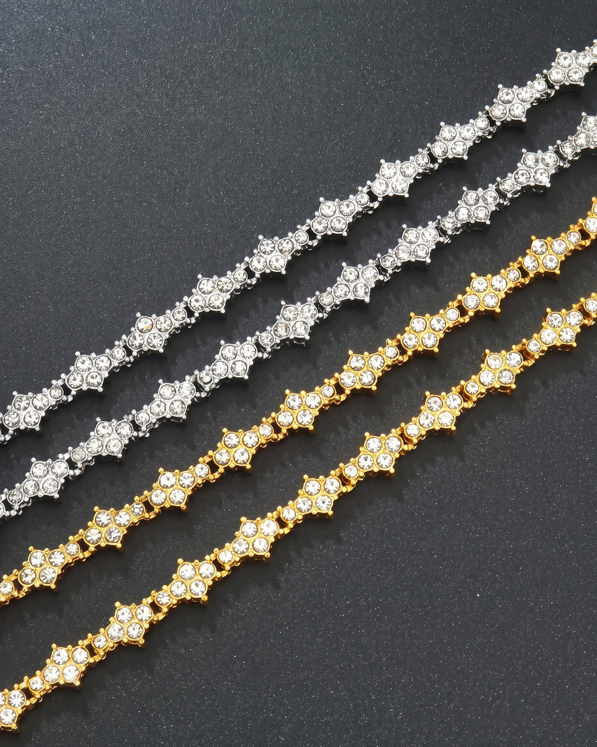 Iced Star Link Bracelet Gold detail