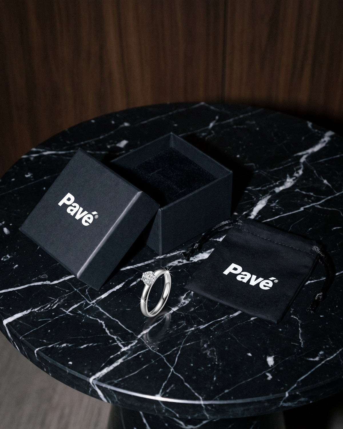 Solitaire Ring White packaging