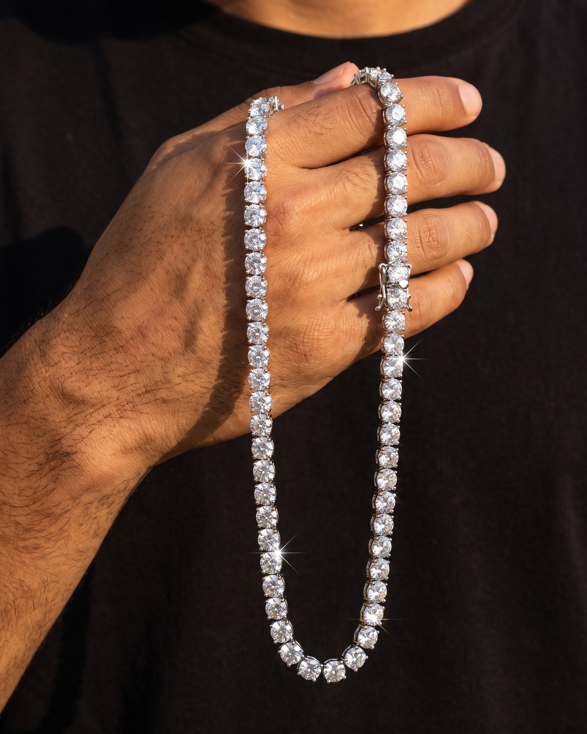 Tennis Chain 5mm White in hand